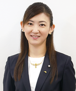 坪内 知佳氏